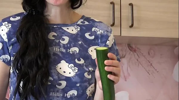 Best The girl ate a little cucumber and this cucumber fucked an appetizing pussy to a delicious orgasm total Tube