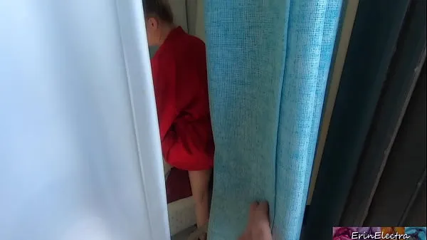 Paras Stepson peeps on his stepmom then gets to fuck her yhteensä Tube