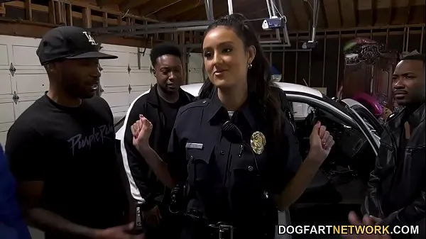 Mejor El trabajo del oficial de policía es una mierda - Eliza Ibarra tubo total