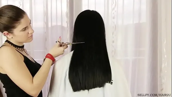 En iyi Girl has her hair cut as punishment for using her sister's hairbrush toplam Tüp