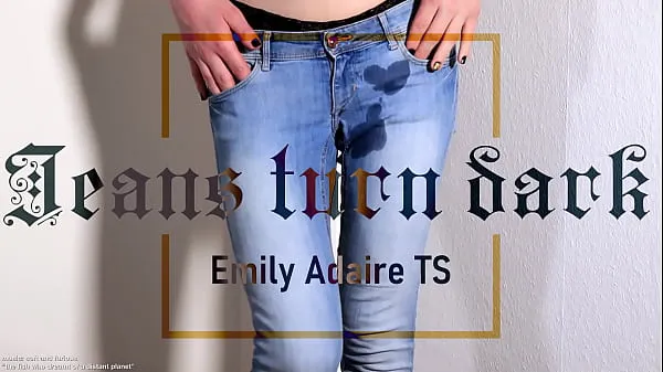 Miglior Trailer: i jeans si scuriscono - TS le piscia nei pantaloni - I jeans bagnati - Emily Adaire trans tedesca bagnata fradicia casual magra tubo totale