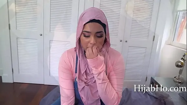 Fooling Around With A Virgin Arabic Girl In Hijab