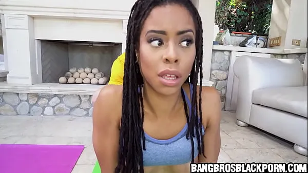 Bedste Ebony babe gets naughty during her yoga training rør i alt