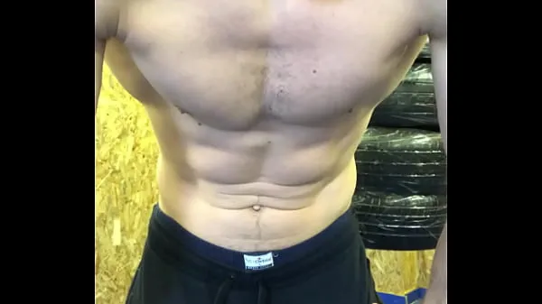 SUCK my DICK" - ¡DOMINACIÓN rusa de un HOMBRE musculoso en el gimnasio! ¡Hablar sucio! punto de vista