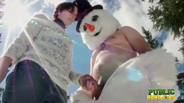 Miglior PublicHandjobs - La bella sciata dai capelli corti Brandi de Lafey fa nevicare con una sega cosplay all'aperto tubo totale