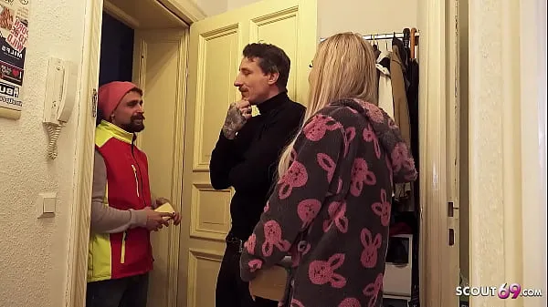 Nejlepší German Teen Couple talk postman to Fuck his Girlfriend while he watch celkem Tube